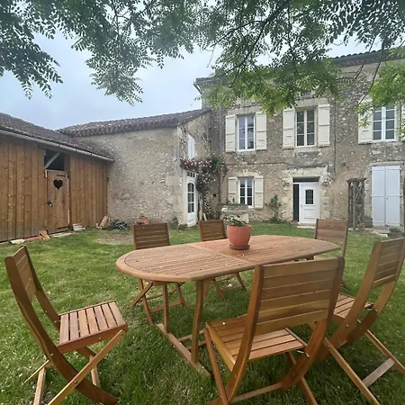 La Maison Des Roses, For 4 To 11 People, Condom, Gers