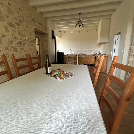 La Maison Des Roses, For 4 To 11 People, Condom, Gers Casa de Férias *