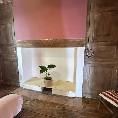 La Maison Des Roses, For 4 To 11 People, Condom, Gers Casa de Férias *