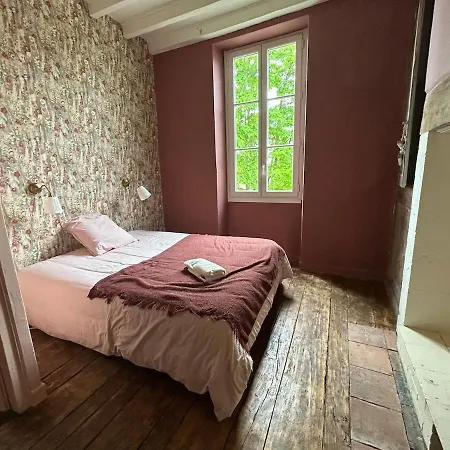 La Maison Des Roses, For 4 To 11 People, Condom, Gers